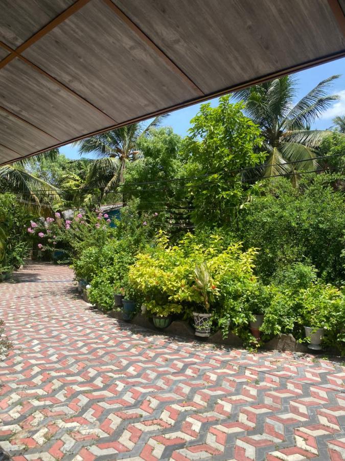 נילבלי Island Breeze Inn מראה חיצוני תמונה