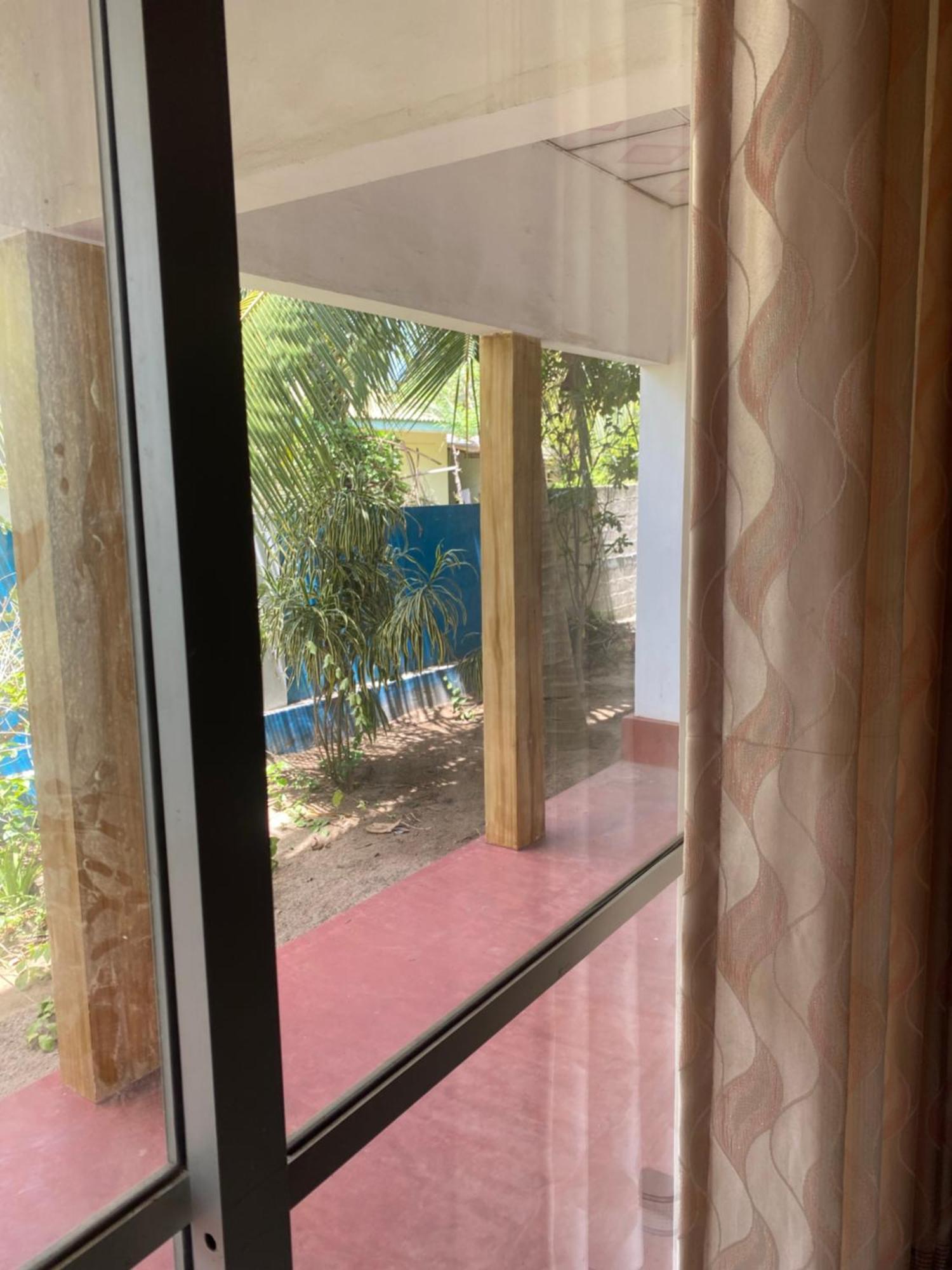 נילבלי Island Breeze Inn מראה חיצוני תמונה